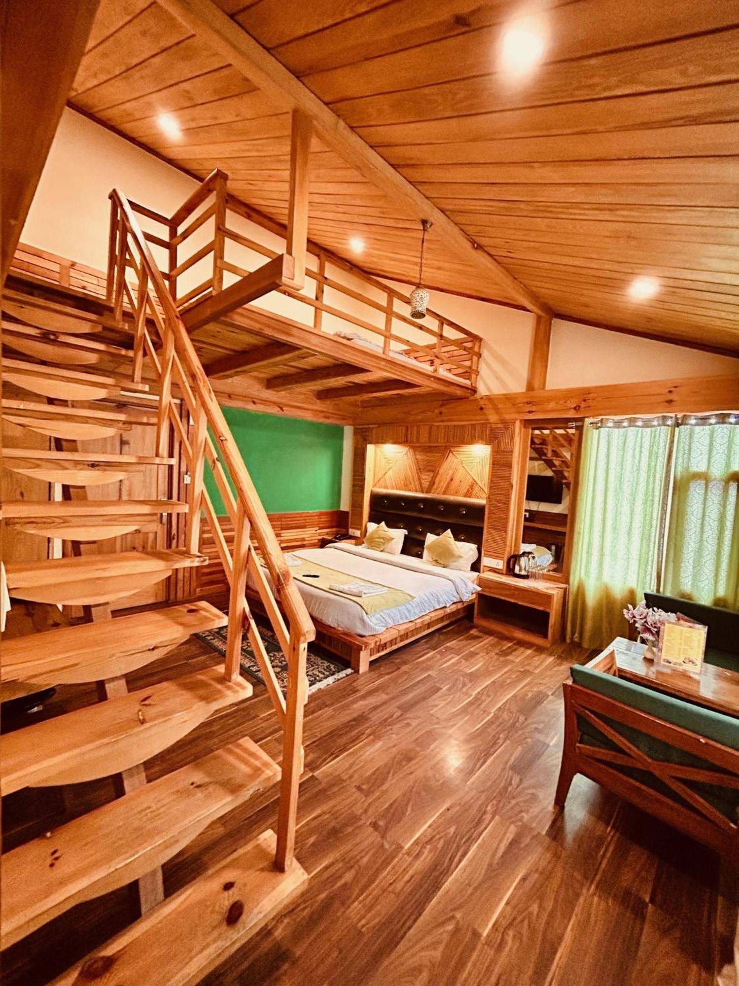 Tanglewood 3*